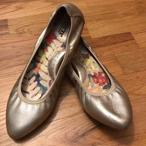 Born Gold flats